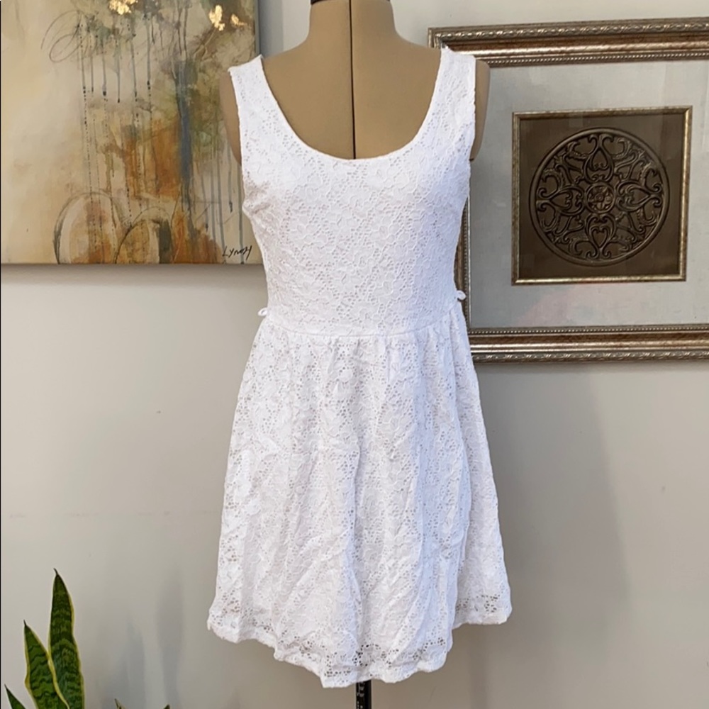 Closet Staple: Sleeveless White Lace Dress NWT, L